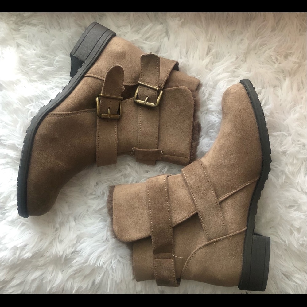 Women’s booties but they can fit girls who wear size 6.5